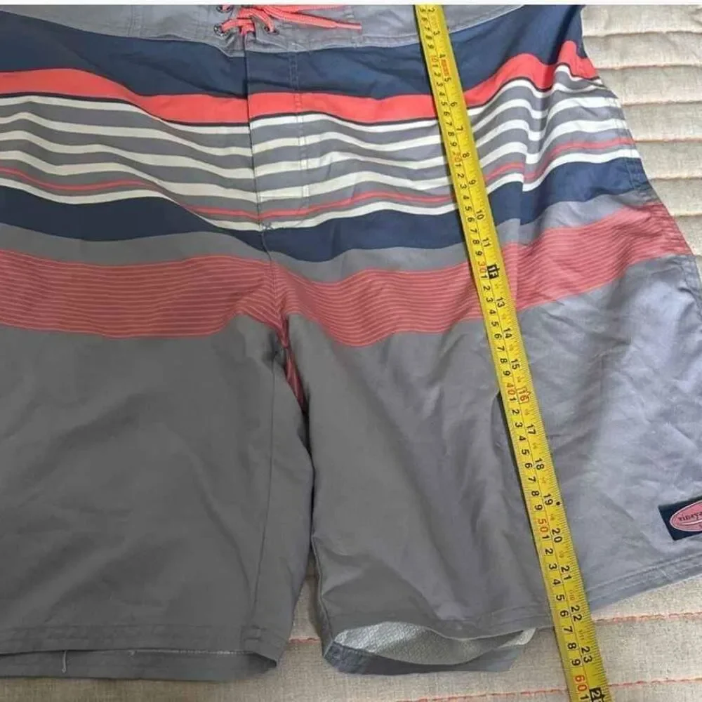 The Vineyard Vines Performance Board Striped Shorts =  Size Men's 33/ Small